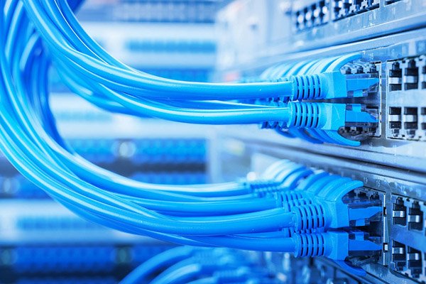 Infraestructura de redes empresarial – cables y switches